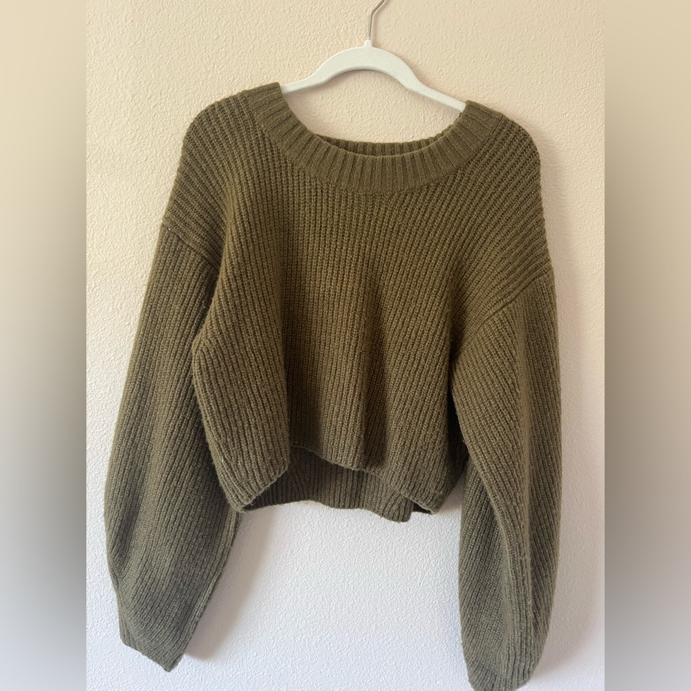Urban outfitters crew neck cropped sweater in light brown size medium